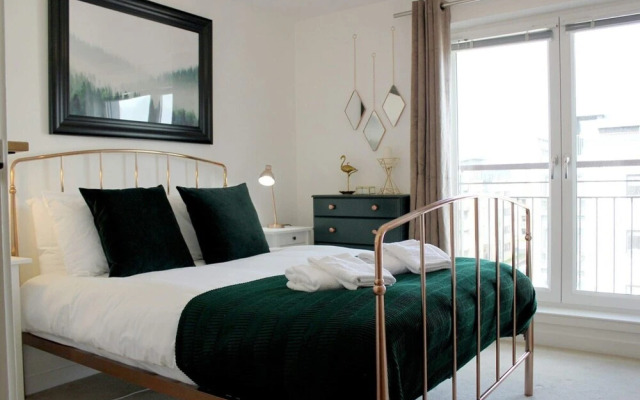 2 Bedroom Apartment With Free Parking