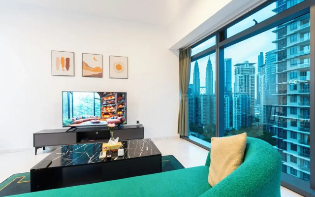 Moonway Luxury Suites At Eaton Residence