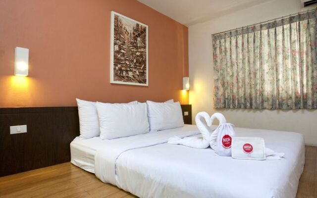 NIDA Rooms Talat Yot Night Market