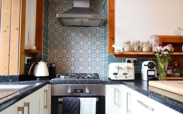 Modern Flat In Central Edinburgh