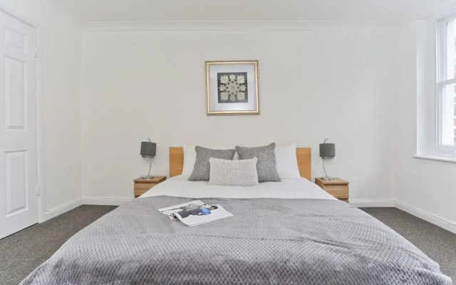 Platinum Apartments in Farringdon 9980