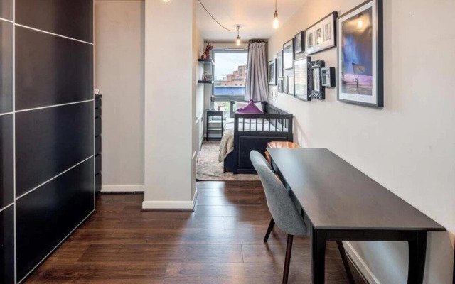 2 Bed w/ Huge Terrace & Awesome Canary Wharf Views
