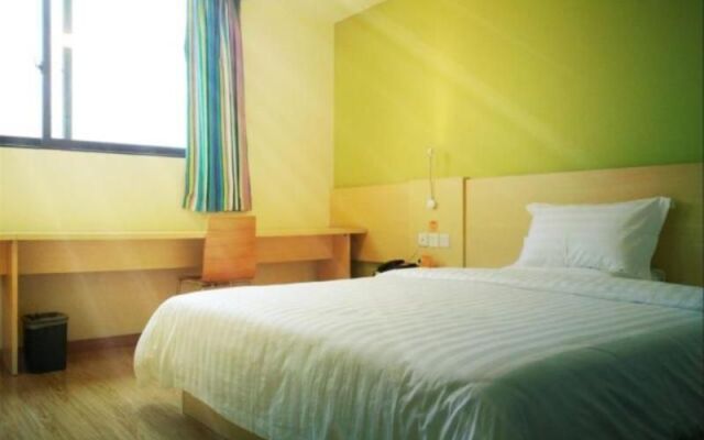 7 Days Inn Shenzhen Baoan Shiyan Branch