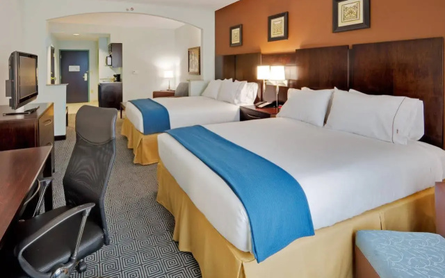 Holiday Inn Express & Suites Warminster - Horsham by IHG