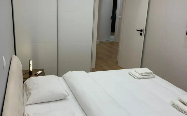 Central & Comfy apartment 2mins walking from metro