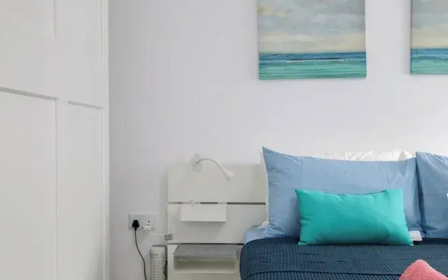 Cosy & Modern 1 BR APT - 2 mins from sea