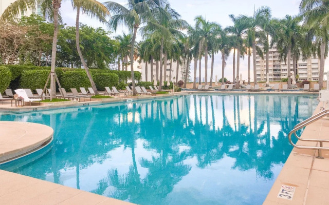 Suite - City View at Four Seasons Miami