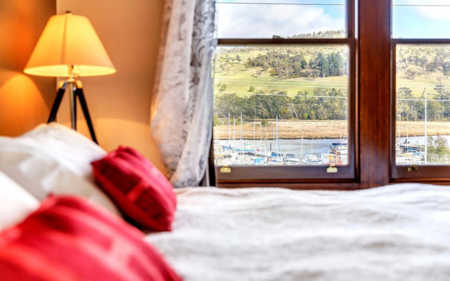 Kermandie Waterfront Hotel