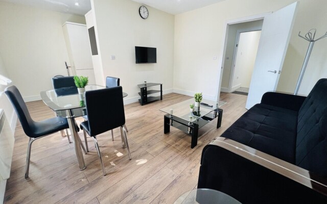 1-bed Apartment in Ealing, 3 Mins From Station