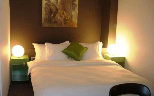 Hôtel au Boeuf Rouge – Guest Rooms – Crassier