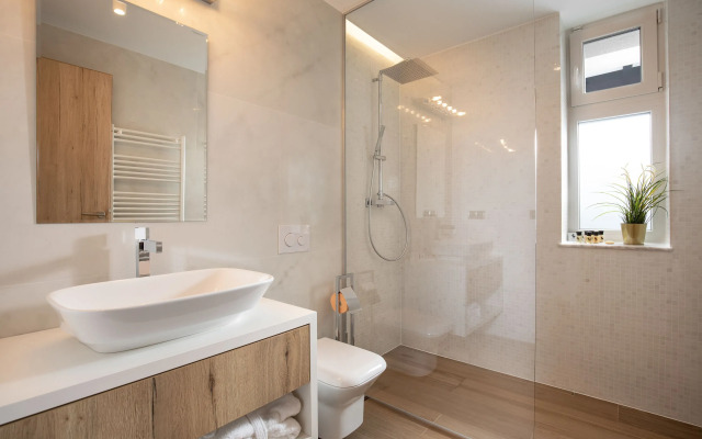 Kanopian Penthouse Hotel