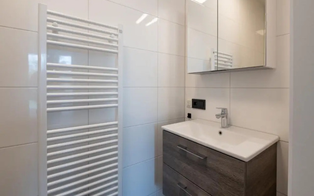 Spacious Waterfront Apartment