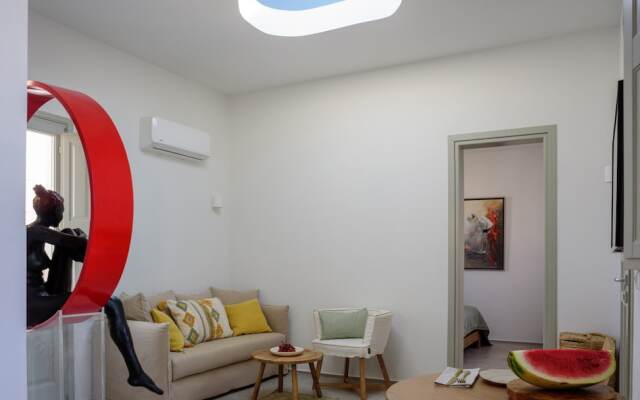 Oia Treasures Art Suites