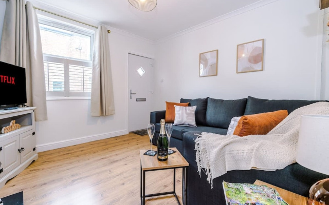 NEW Stylish Home City Centre Location Sleeps 6