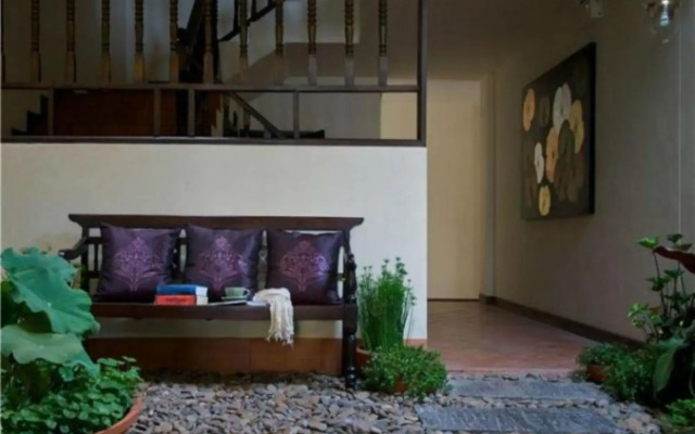 Anoma Boutique House