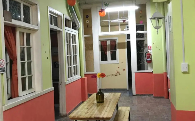 Hostal Tricontinental