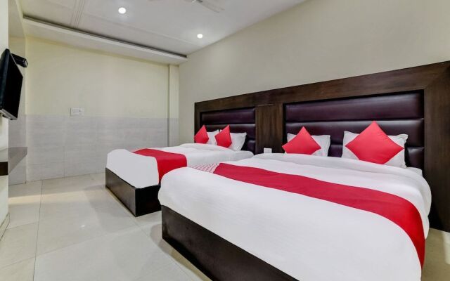 OYO Flagship 26585 Bhera Enclave Paschim Vihar