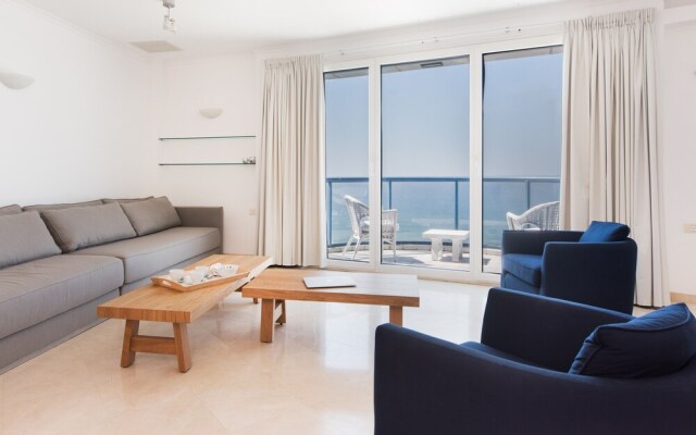 Luxurious Apt W Panoramic Sea View - 75m