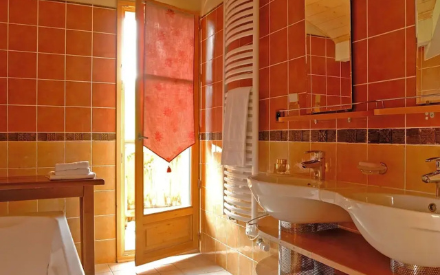 Chalet With Fireplace in Alpe D'huez