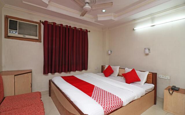 OYO 28130 Hotel Shiva