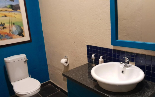 Shangri-La Country Hotel