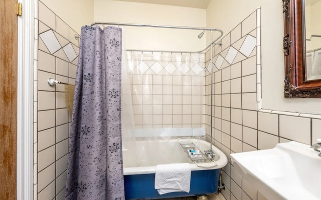 The Dutch Flat Hotel