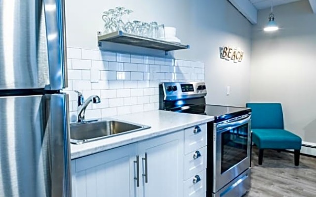 7 Bed Blue Mountain Cottage with Hot Tub