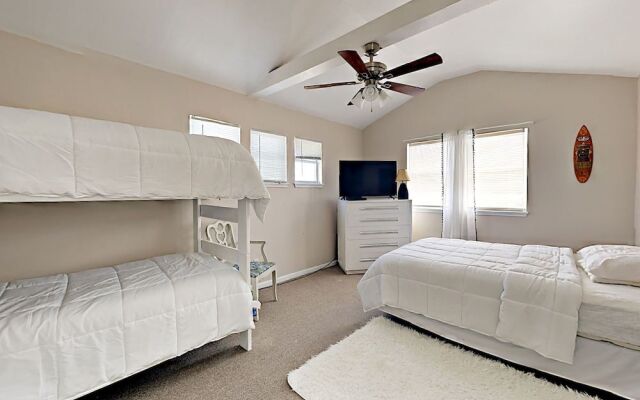 19 Hilltop House by RedAwning