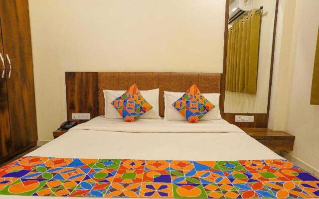 Super Oyo 92093 Mahaveer Tower