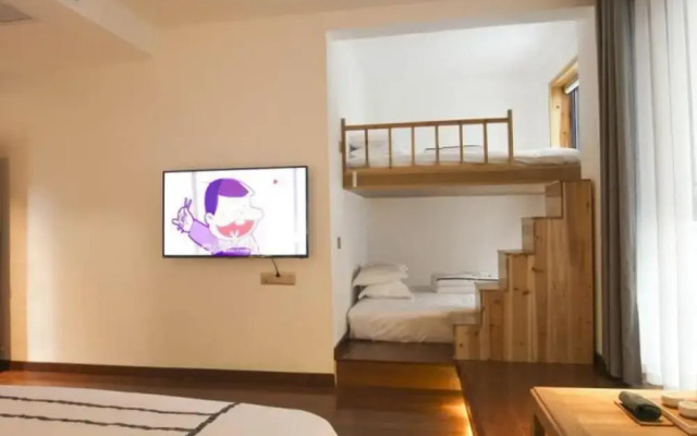 Yinlu Bedroom Fenghuang Hongqiao Shop