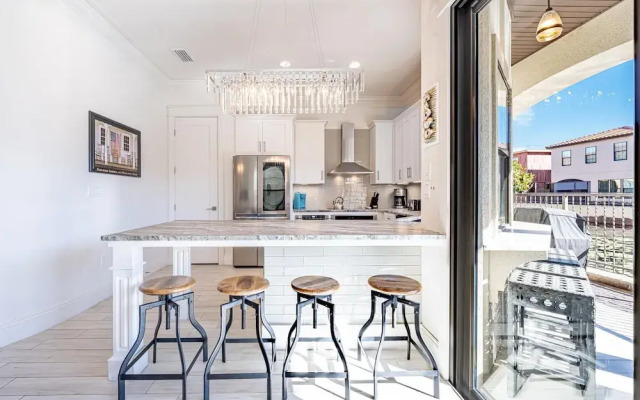 Villa Lago 1945 - 4BR 4b.5a -