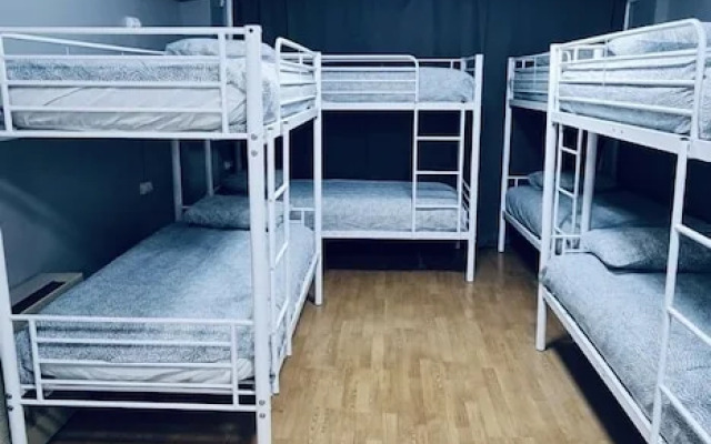 Hostel 165