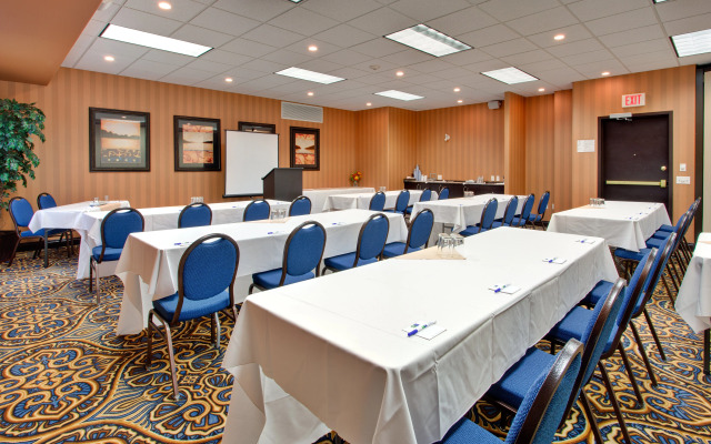 Holiday Inn Express Airport-Calgary by IHG
