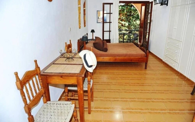 Comfy Studio With Garden