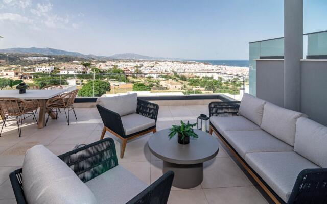 LME9F1- Penthouse, amazing views, families only