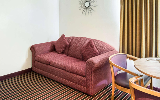 Rodeway Inn & Suites