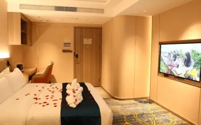 Jinfengyuan Hotel (Shenzhen Dayun Center Ailian Metro Station Branch)