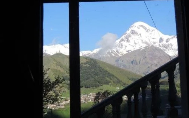 Roza Guesthouse