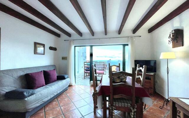 Apartment in rural house with Wifi and ocean view