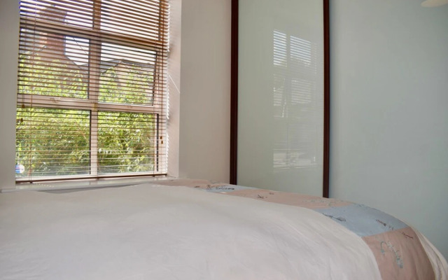 Spacious & Bight City Centre Flat