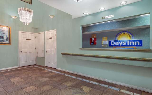 Days Inn by Wyndham San Antonio