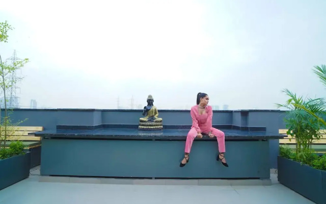 Saltstayz Select - Golf Course Road & Sector 57