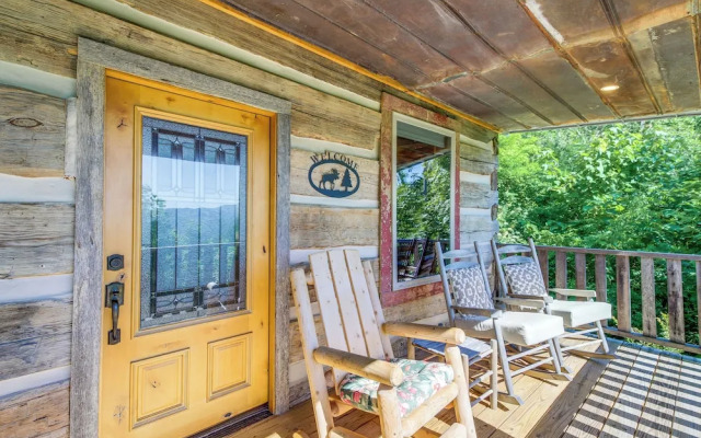 Secluded Gatlinburg Cabin Rental w/ Hot Tub!