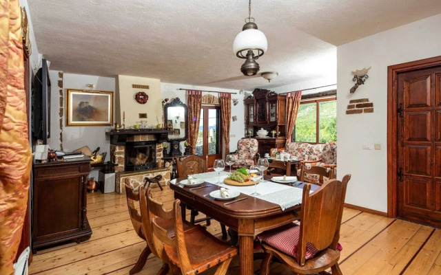 Authentic Dalmatian Hillside Escape With Pool, Sauna & BBQ