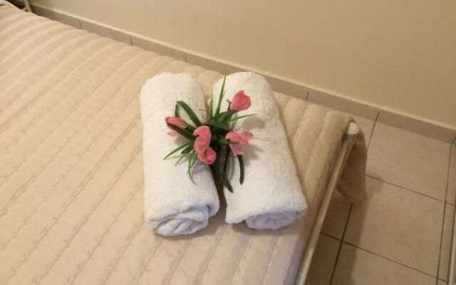 Sunny Studios & Apartments