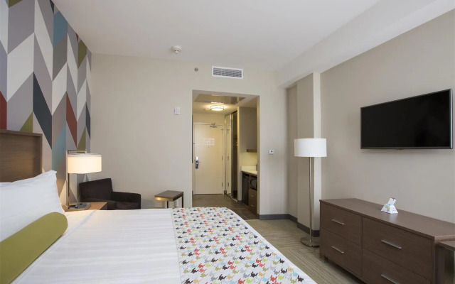La Quinta Inn and Suites by Wyndham Tulsa Downtown - Route 66