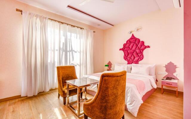 Fabhotel The White Moon