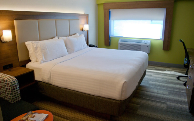 Holiday Inn Express Vancouver Airport Richmond, an IHG Hotel