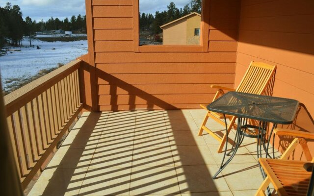 Canyon Plaza Premier Studio and Apartments