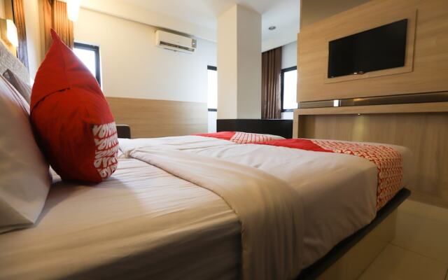 OYO 467 Penthouse Hotel